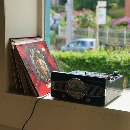 ゲストハウス Staying With The Artist *